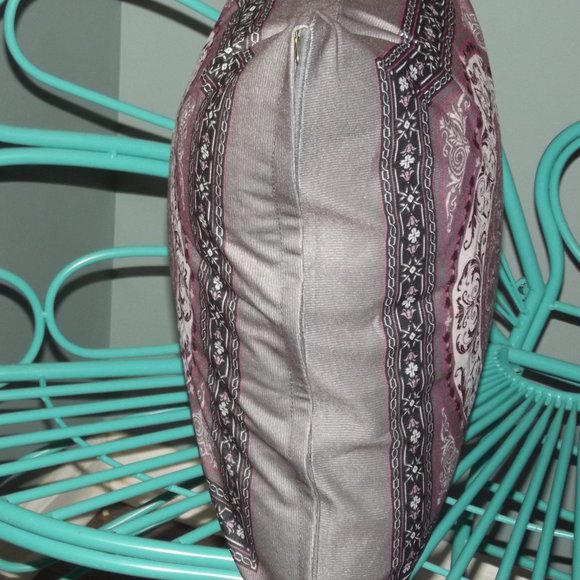 2 Piece Soft Mandala Design Accent Pillowcases - 20"x20" - Picture 4 of 5